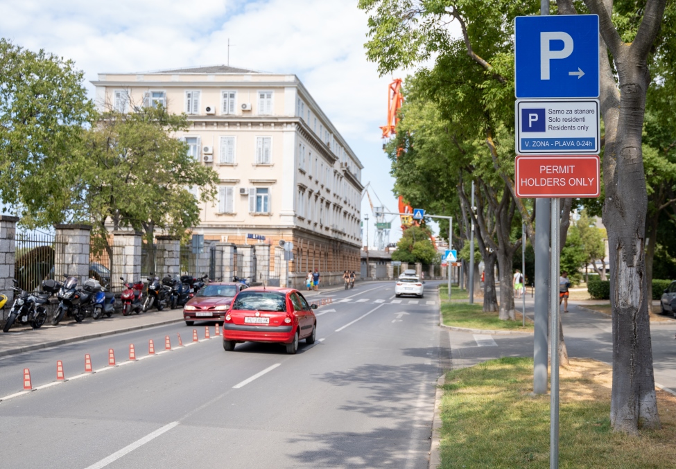 Pula parking objavio povoljniji cjenik: povlaštene karte za fizičke i pravne osobe na Karolini i u Bijeloj zoni